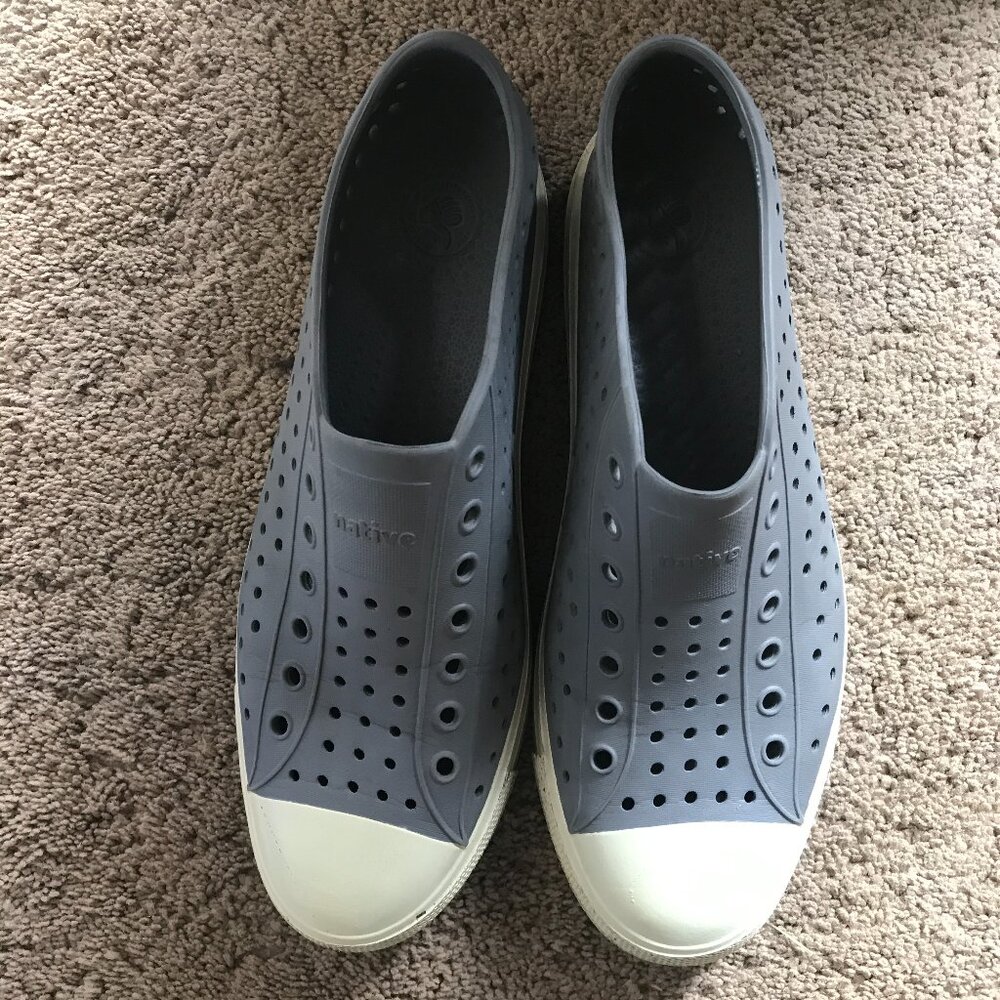 Native Jefferson in gray size 9